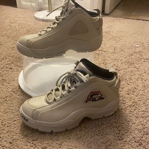 Brand new only worn once! Men’s size 9 Fila shoes